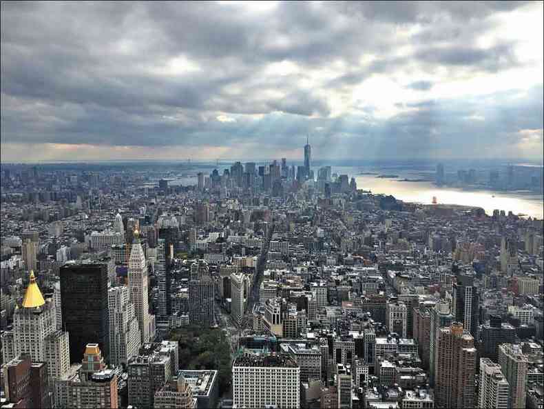 Estudo mostra que a poluio do ar, tambm muito comum nas grandes cidades, como em Nova York, pode favorecer enfermidades (foto: Mike Lawrie/AFP)