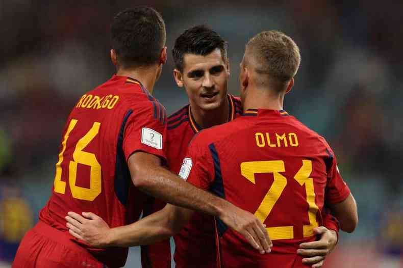 Jogadores espanhois comemoram gol durante a Copa do Mundo