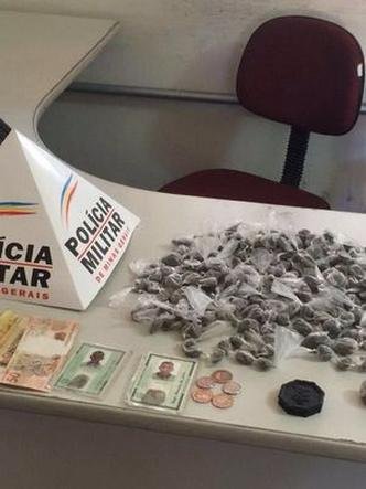 No S�o Tomaz, o material estava com sentenciados em condicional(foto: PMMG/Divulga��o)