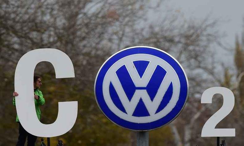 Descoberta das fraudes nos motores da Volks abalaram a ind�stria automotiva mundial(foto: John MACDOUGALL/AFP)