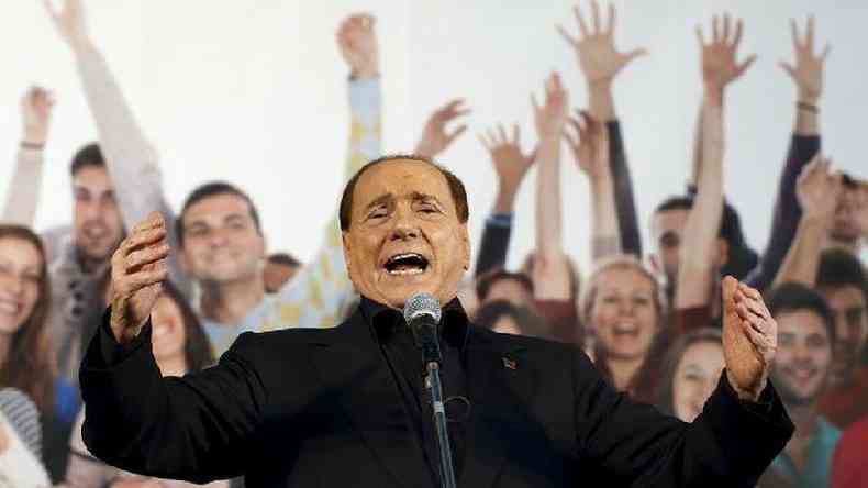 Berlusconi durante um comcio em novembro de 2015