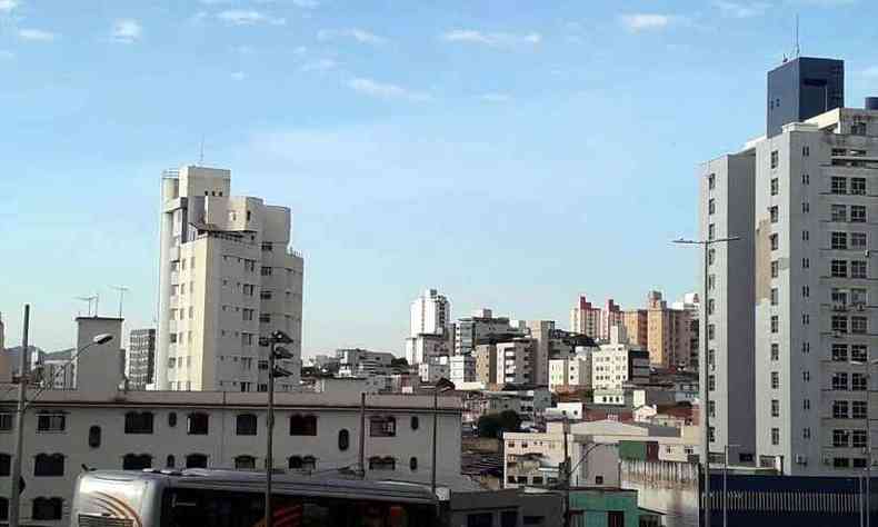 Manh de sbado teve cu limpo e tempo quente em Belo Horizonte(foto: Jair Amaral/EM/DA Press)