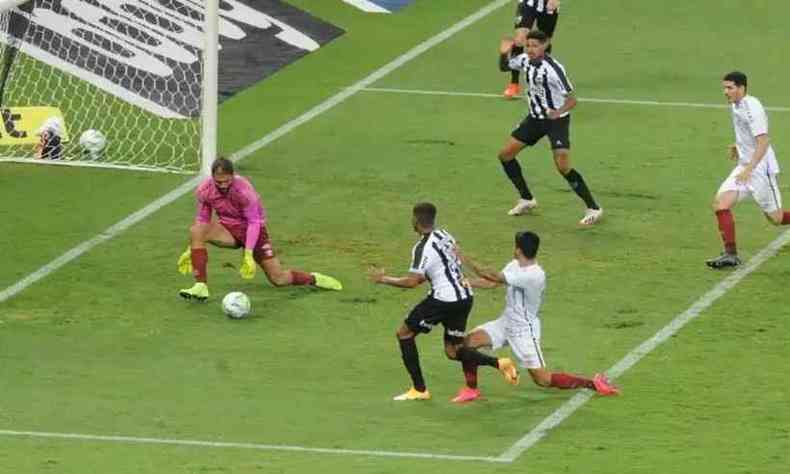 Goleiro Muriel foi decisivo para evitar virada do Atltico sobre o Fluminense(foto: Juarez Rodrigues/EM/D.A Press)
