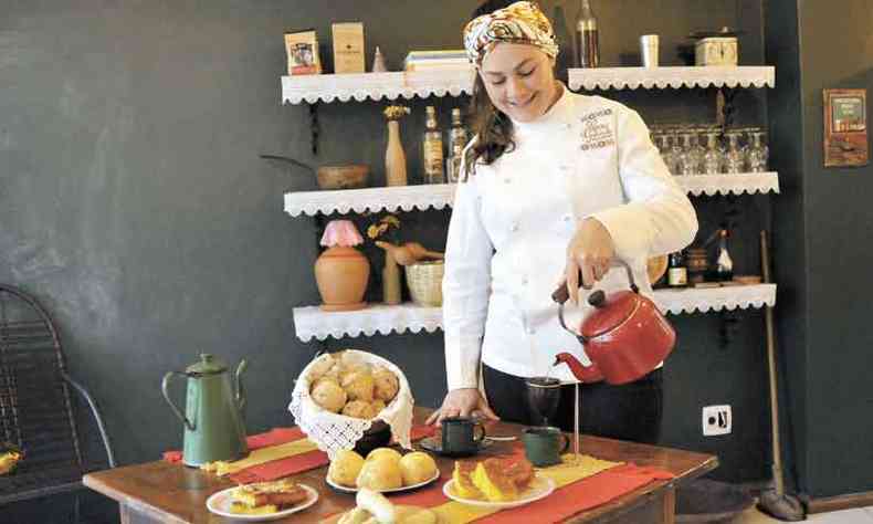 Mariana Gontijo usa na cozinha do Roça Grande técnicas que aprendeu com mulheres da roça(foto: Juarez Rodrigues/EM/D.A Press)