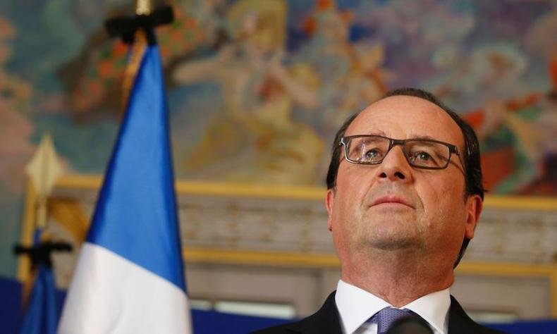 O presidente viajou em caráter de emergência a Nice para acompanhar a situação do que já é o segundo maior ataque no país(foto: AFP / POOL / ERIC GAILLARD ) O presidente viajou em caráter de emergência a Nice para acompanhar a situação do que já é o segundo maior ataque no país(foto: AFP / POOL / ERIC GAILLARD )