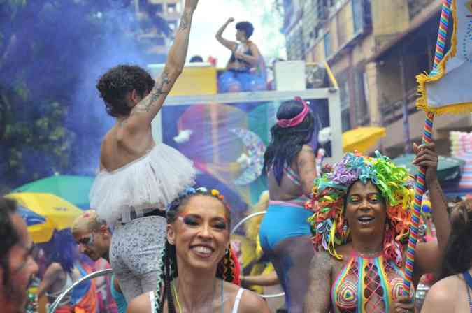 No domingo depois do carnaval, bloco em homenagem  rainha dos baixinhos colore a Vila Dias, no Santa Tereza, em BHLeandro Couri/EM/D.A Press