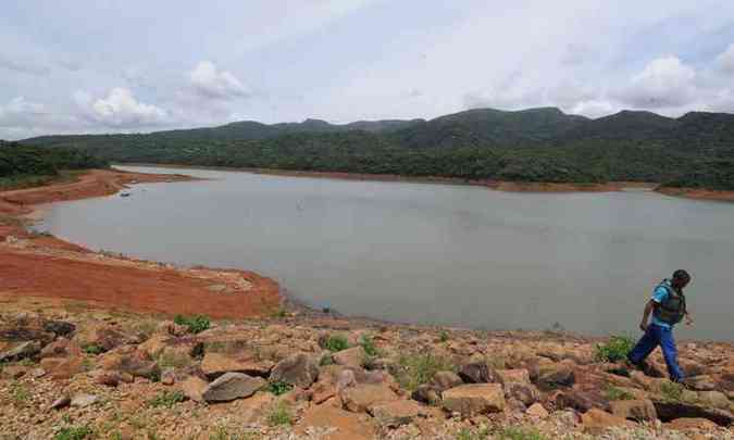 Maior represa do Sistema Paraopeba, reservatrio do Rio Manso chegou a 28% de sua capacidade. Recuperao comeou em dezembro do ano passado e hoje atinge 76%(foto: Beto Novaes/EM/D.A PRESS - 27/01/2016)