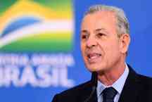 Almirante prestigiado é demitido de forma humilhante por Bolsonaro