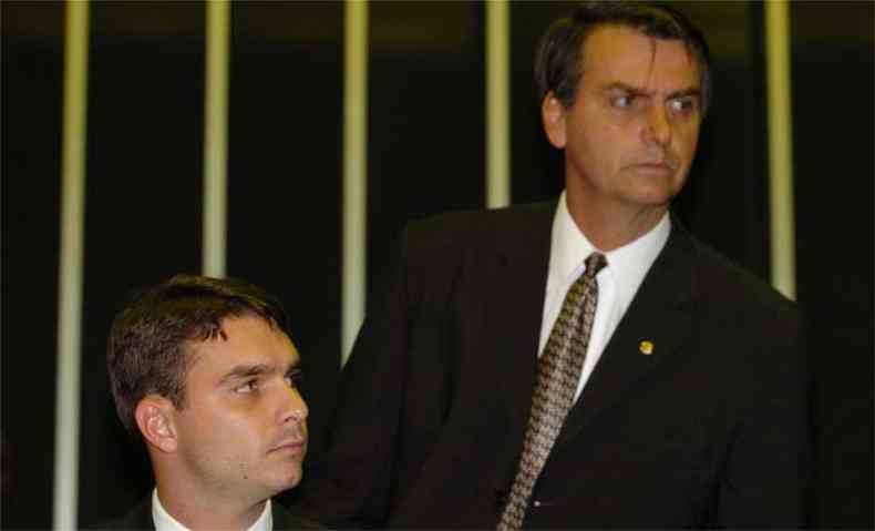 Flvio Bolsonaro (E)ao lado do pai, jair Bolsonaro(foto: Jos varella/CB/D.A Press 24/06/2005)