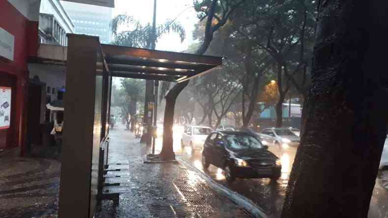 Chove na Regio Centro-Sul da capital(foto: Frederico Teixeira/EM/D.A. Press)