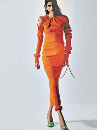 Roupa na cor laranja