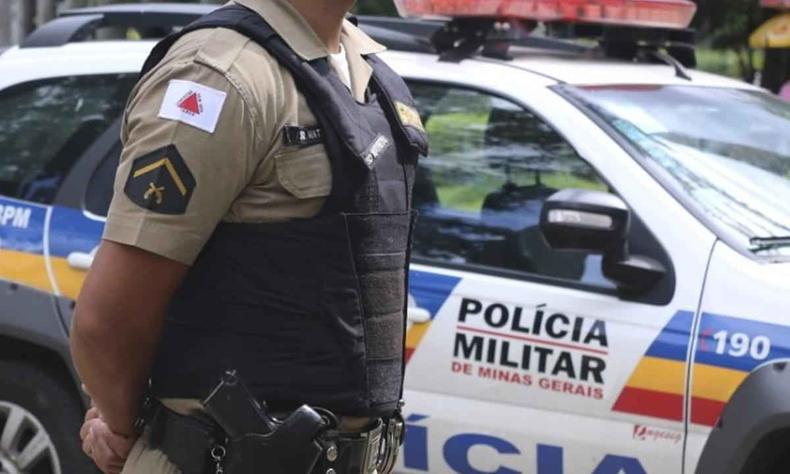 O crime aconteceu em residência de Patrocínio, no Alto Paranaíba(foto: PMMG/Divulgação) Viatura da Polícia Militar
