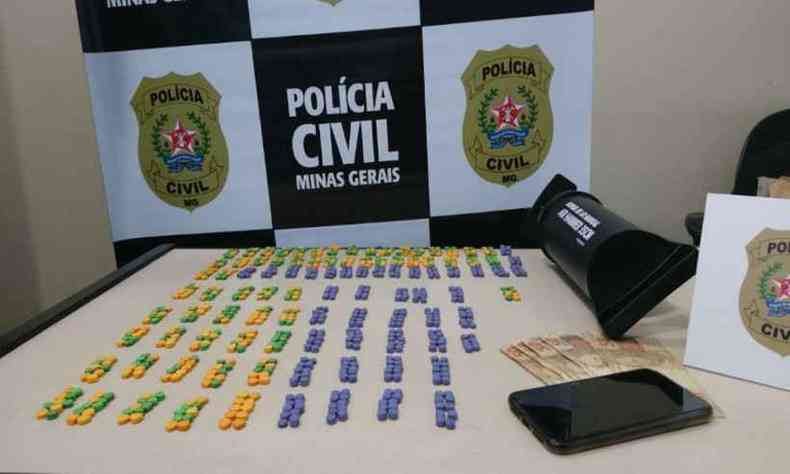 999 de ecstasy foram apreendidos pela polcia (foto: PCMG/Divulgao)