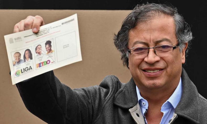 Senator and former guerrilla Gustavo Petro (photo: Juan BARRETO / AFP ) Senator and former guerrilla Gustavo Petro