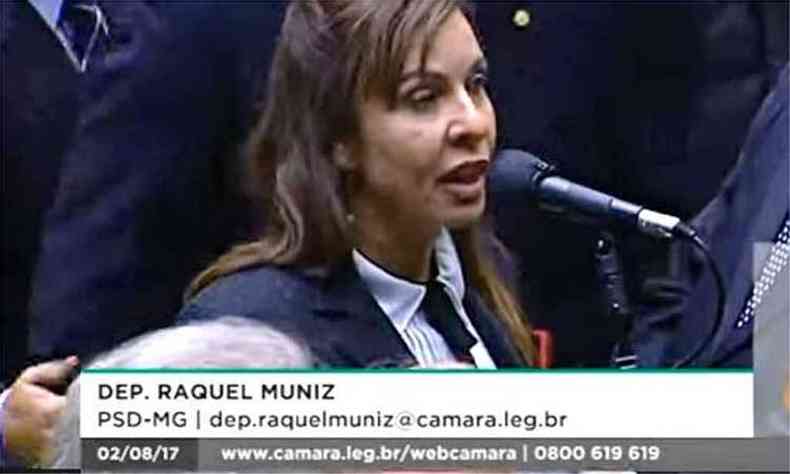 Deputada Raquel Muniz entra em cima da hora na CCJ para votar a favor de Temer, como fez em agosto, na primeira denncia (foto: Internet/Reproduo)