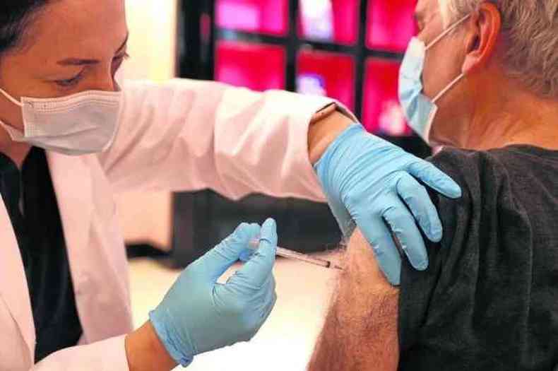 Brasil alcana a marca de 100 milhes de vacinados contra a Covid-19