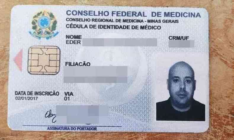 Documento falso apresentado pelo médico formado no Paraguai à Prefeitura de Passa Vinte (MG)