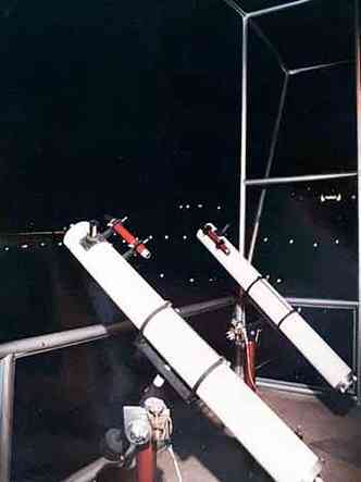Dois telescópios instalados na varanda da boate Sky, em BH 
