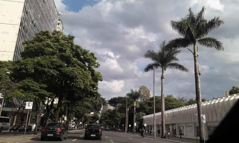 Vista da Regio Central em Belo Horizonte, com cu parcialmente nublado 