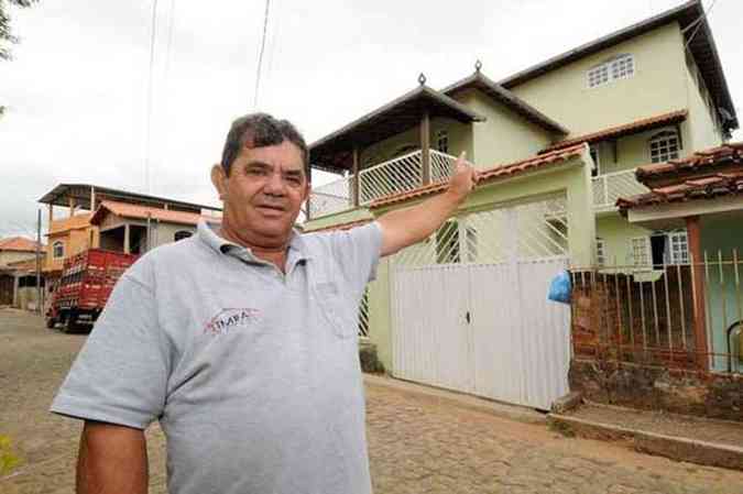 O corretor Paulo Evangelista mostra casa disponvel para locao por R$ 2 mil mensais e diz que valor do aluguel valorizou mais de 100%(foto: Beto Novaes/EM/D.A. Press)