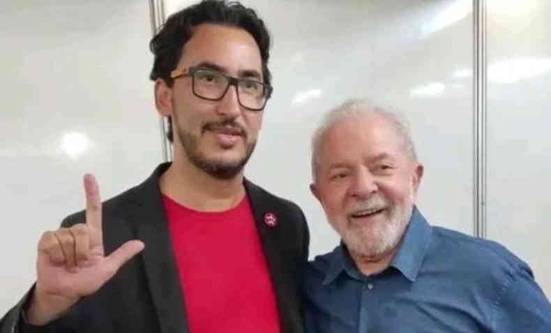 Ricardo Campos faz o 'L' ao lado de Lula