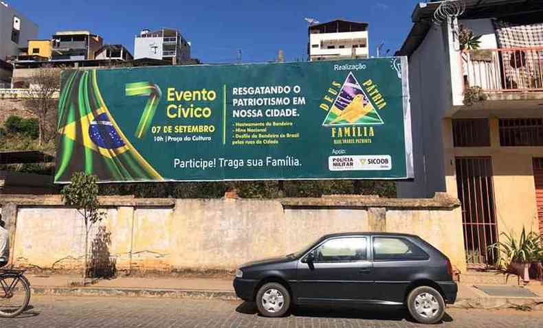 O outdoor tem a marca da Polcia Militar de Minas Gerais. Comando da PM pediu a sua retirada(foto: Roberto Cupolillo/Divulgao)