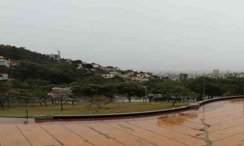 Chuva na praa do papa, em BH 