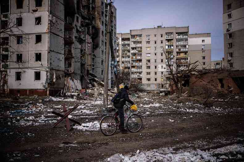 Cidades da Ucrnia seguem sendo bombardeadas pelo exrcito de Vladimir Putin