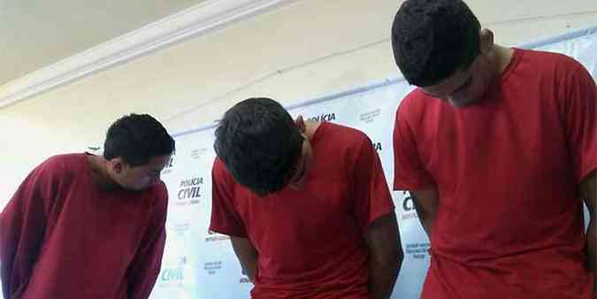 Presos por roubo, jovens foram apresentados nesta segunda-feira, em BH(foto: Paulo Filgueiras/EM/D.A Press)