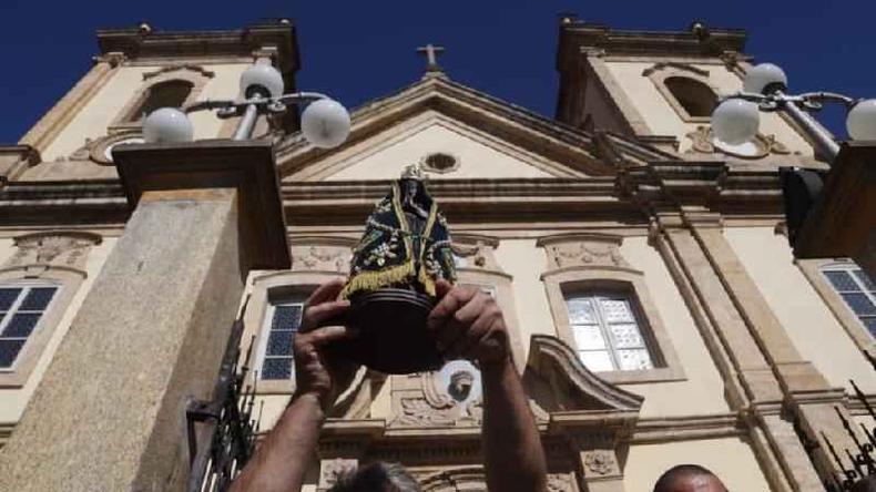 Autoria de escultura da santa já foi identificada com diferentes versões | Foto: Paulo Pinto/FotosPublicas(foto: BBC) A imagem da santa Nossa Senhora Aparecida