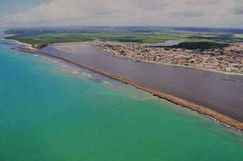 Porto Seguro, na Bahia, est no topo da preferncia dos mineiros quando o assunto  viajar e curtir as frias (foto: Sec. de Turismo de Porto Seguro/Divulgao)