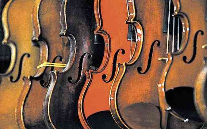 Os aperfeioamentos pelos quais passou o violino foram resultado da troca de informao entre famlias de construtores(foto: Alessandro Bianchi/Reuters)