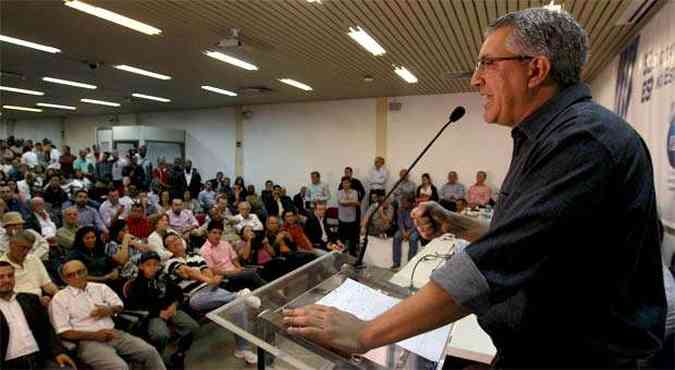 Alexandre Padilha recebeu neste sbado apoio do PCdoB em So Paulo, enquanto o PSDB promete acionar o MPF para investig-lo(foto: Credito HELVIO ROMERO/ESTADAO CONTEUDO)