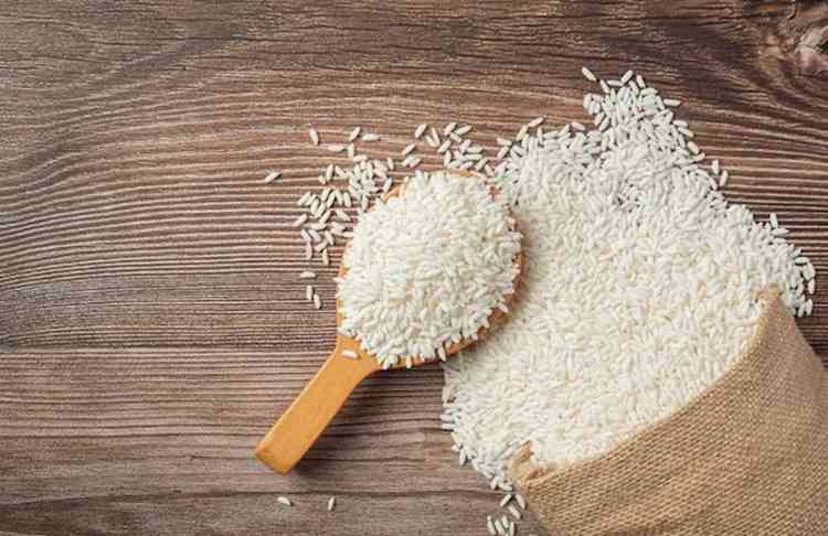 A partir do cozimento somente com água, o arroz libera vitaminas do complexo B e sais minerais que oferecem um efeito antioxidante