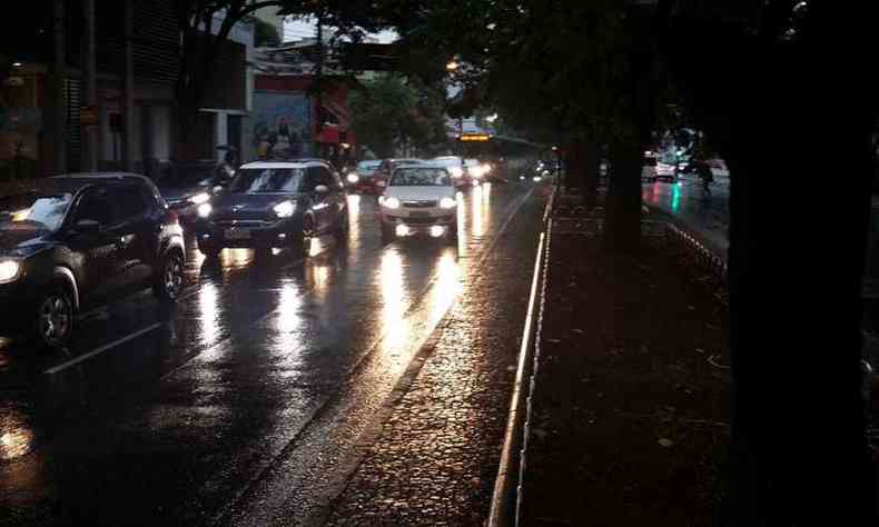 Avenida Getlio Vargas, na Regio Centro-Sul BH, por volta das 16h30(foto: Sidney Lopes/EM/D.A. Press)