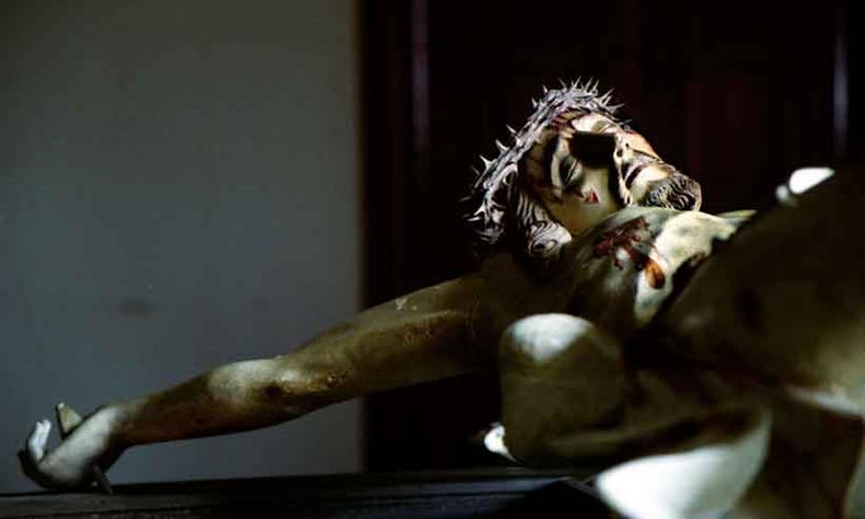 Tradições, como a encenação da crucificação de Cristo, não vão acontecer na semana santa em Santa Luzia por causa da pandemia (foto: Beto Novaes/EM/D.A Press %u2013 10/4/03) Tradições, como a encenação da crucificação de Cristo, não vão acontecer na semana santa em Santa Luzia por causa da pandemia (foto: Beto Novaes/EM/D.A Press %u2013 10/4/03)