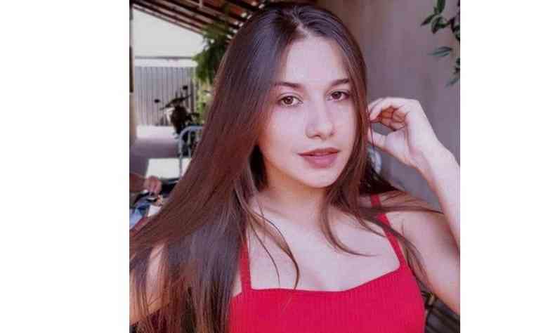 A estudante de Direito da UEMG, Yasmin Videira, de 20 anos, foi morta no dia 15 de agosto em frente a uma casa de festa de Frutal, no Tringulo Mineiro(foto: Redes Sociais/Divulgao)