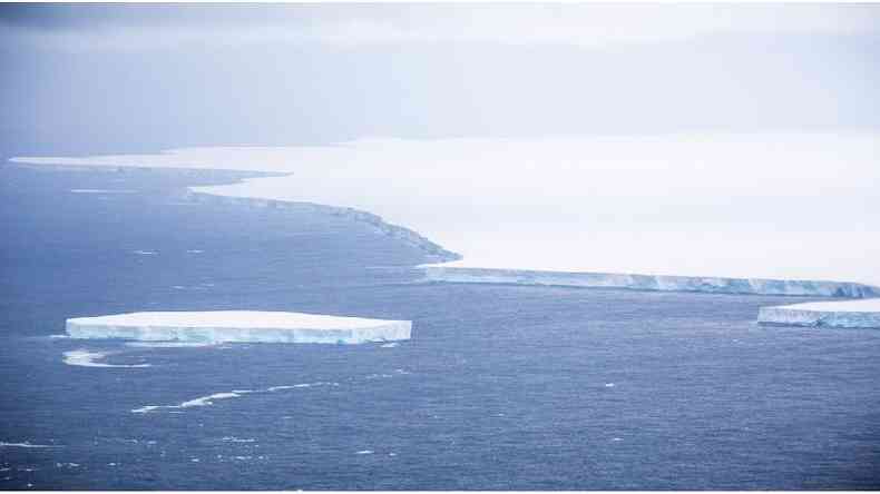 O iceberg tinha 5,8 mil km, mas foi derretendo e agora tem 3,9 mil km(foto: MOD/Crown Copyright)