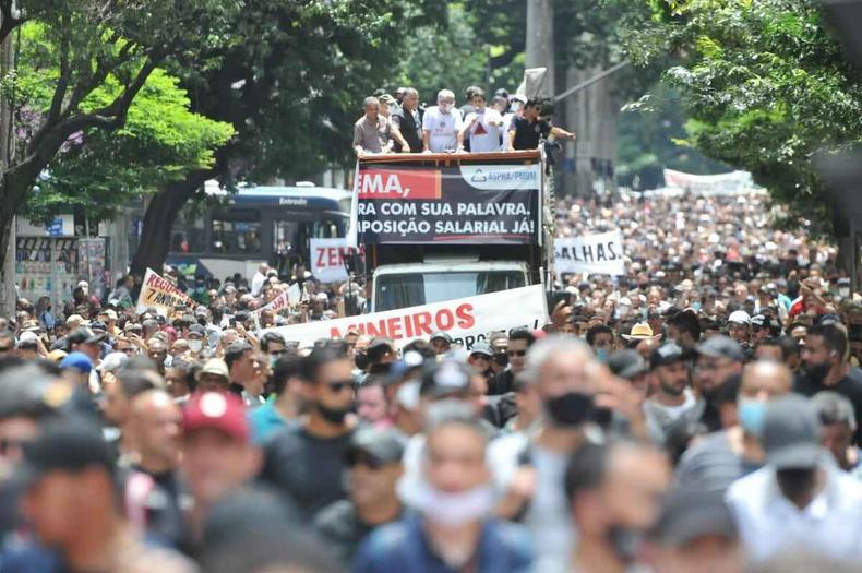 Carro de som em manifestação