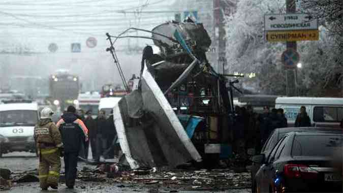 A princpio 10 mortes haviam sido confirmadas, o nmero subiu para 14 ainda durante a manh desta segunda-feira. Nenhum grupo assumiu os atentados ainda(foto: AFP PHOTO)