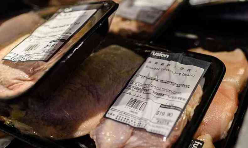 Autoridades de cidade chinesa dizem ter detectado traos do vrus em embalagens de frango congelado brasileiro(foto: Anthony Wallace/AFP)