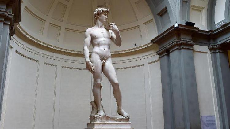 Esttua de David, por Michelangelo, exposta em museu
