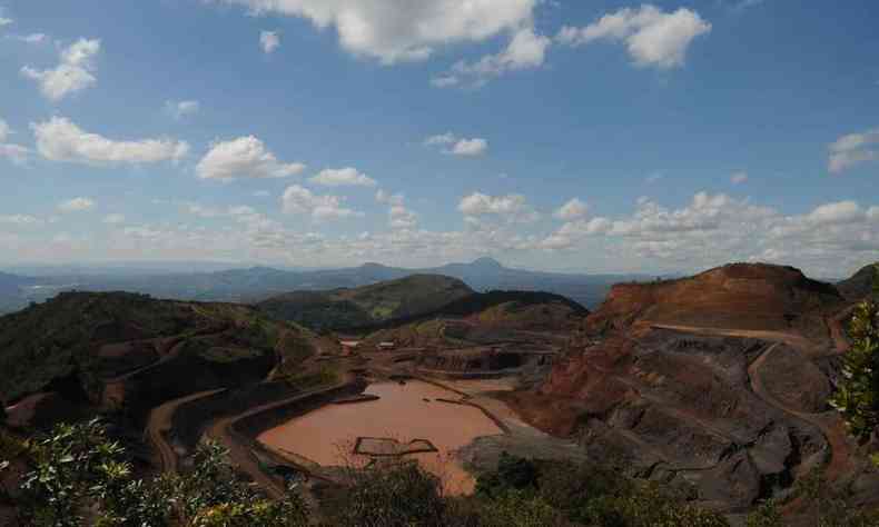 rea de minerao da Empabra na Serra do Curral