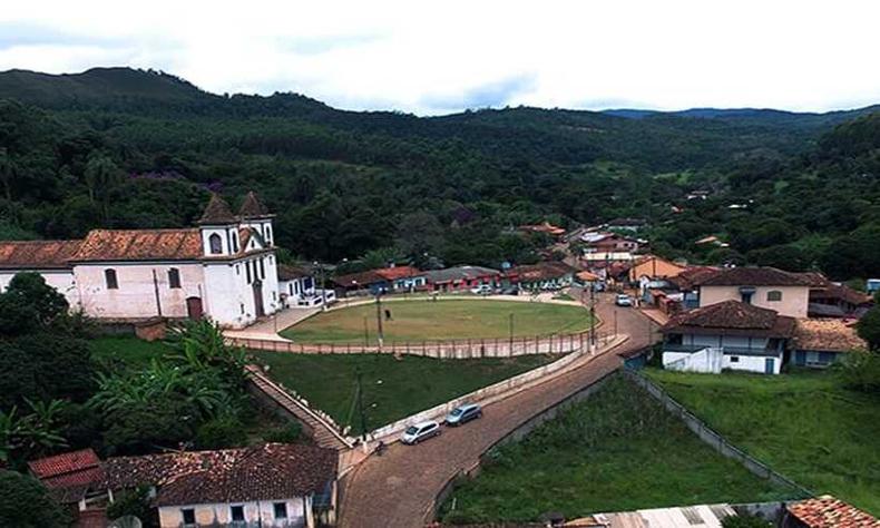 O tricentenário distrito de Morro Vermelho foi palco de acontecimentos como a Guerra dos Emboabas(foto: RAUL MARQUES LOPES/DIVULGAÇÃO) Vista do distrito de Morro Vermelho em Caeté