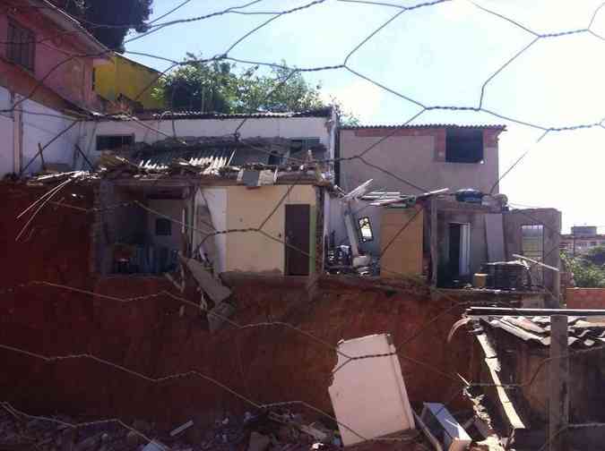 Uma adolescente morreu no desabamento de uma casa no Bairro Sagrada Famlia, Regio Leste da capitalIzabela Dolabela/Divulgao