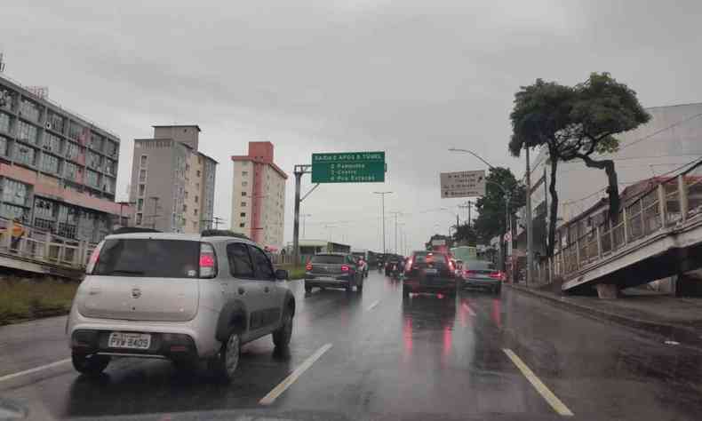 Dia chuvoso em Belo Horizonte na Cristiano Machado