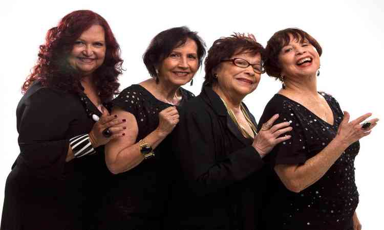 As integrantes do Quarteto em Cy, lado a lado, vestidas de preto