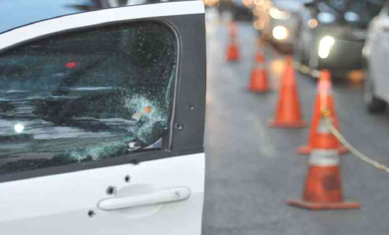 Carro de Polcia na Savassi