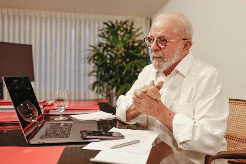 Lula ap�s a conversa com o presidente de Israel: primeira foto do chefe do Executivo desde a cirurgia no quadril, em 29 de setembro