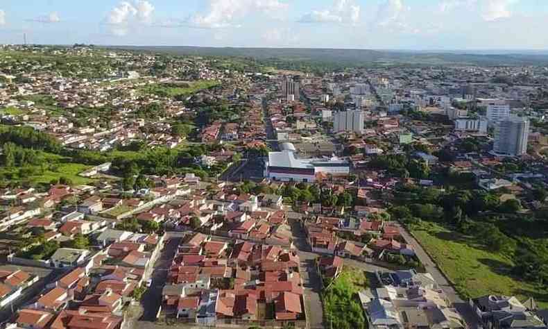 Cidade tem 30 da populao completamente imunizada(foto: Prefeitura de Joo Pinheiro/Divulgao)